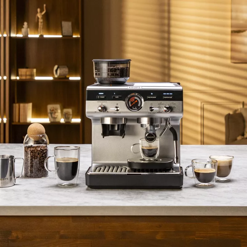 Cafetera espresso KRUPS XP801T semiautomática con molinillo integrado, depósito de agua de 3 litros, salida para 2 tazas, negro/acero inoxidable