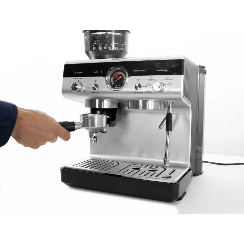 Cafetera espresso KRUPS XP801T semiautomática con molinillo integrado, depósito de agua de 3 litros, salida para 2 tazas, negro/acero inoxidable