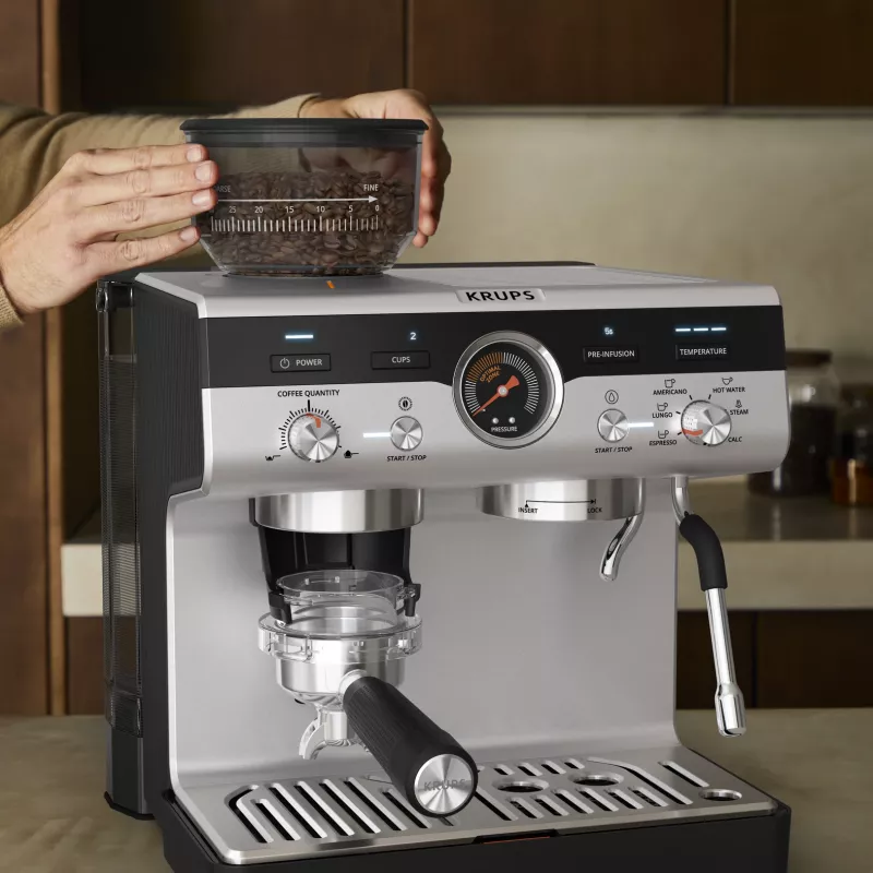 Cafetera espresso KRUPS XP801T semiautomática con molinillo integrado, depósito de agua de 3 litros, salida para 2 tazas, negro/acero inoxidable