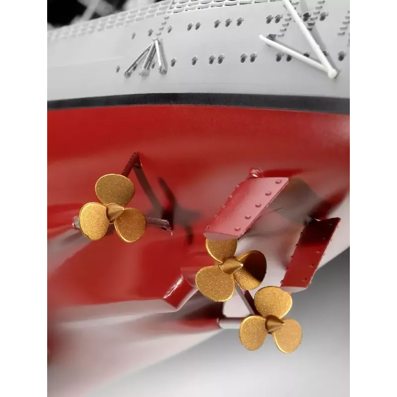Maqueta de barco de guerra Revell Bismarck kit 1:350