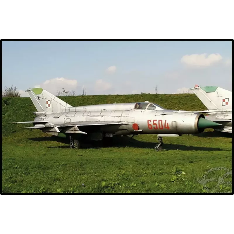 Bloques de construcción Cobi MiG-21 MF set de 381 bloques — maqueta de juguete para montar