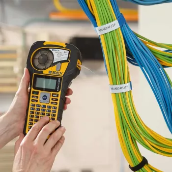 Etiqueta autoadhesiva continua para impresora de etiquetas Brady M21-500-414 — negro sobre blanco, 1,3 cm de alto, 3,05 m de largo