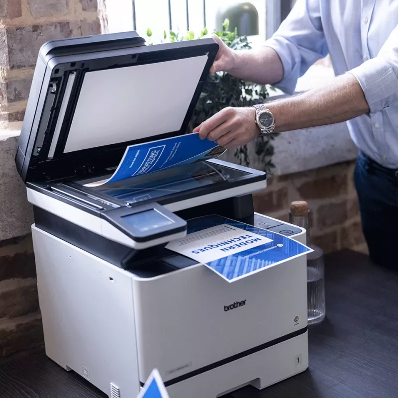 Impresora láser multifunción Brother DCP-L8630CDW — A4, color, 2400×600 DPI, 31 ppm, Wi-Fi, dúplex