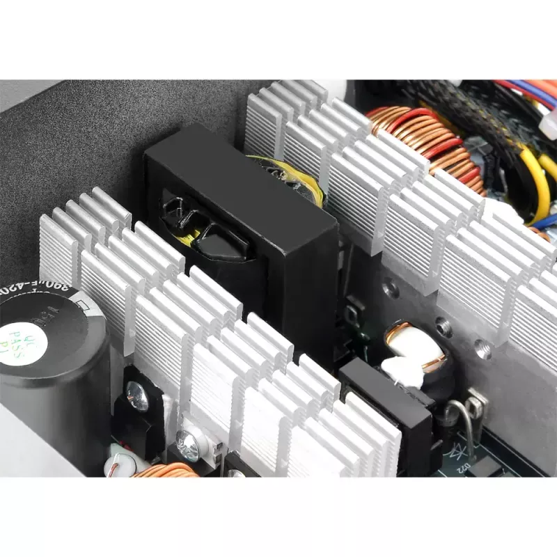 Fuente de alimentación Thermaltake TR2 S 650W – ATX, 20+4 pines, 80 PLUS, ventilador de 120 mm, negro