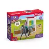 Set de box para caballos de juguete Schleich HORSE CLUB con figura de Lisa y caballo Storm, set de juego de granja, edad recomendada 5–12