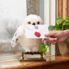 Wizarding World Harry Potter, Hedwig encantadora búho interactivo con más de 15 sonidos y movimientos y sobre de Hogwarts, juguete para niños a partir de 5 años