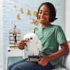 Wizarding World Harry Potter, Hedwig encantadora búho interactivo con más de 15 sonidos y movimientos y sobre de Hogwarts, juguete para niños a partir de 5 años