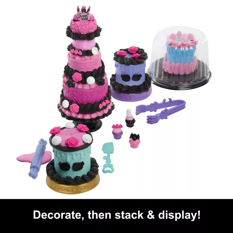 Monster High Scary Sweet Birthday Cake Kit con muñeca Clawdeen Wolf y más de 20 accesorios de decoración