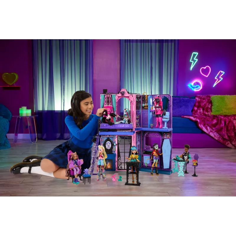 Casa de muñecas Monster High Boo-tique Hotel con sorpresas espeluznantes en cada habitación y más de 13 accesorios
