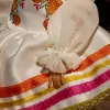 Muñeca coleccionable Barbie Signature Día De Muertos 2025 con vestido crema de volantes