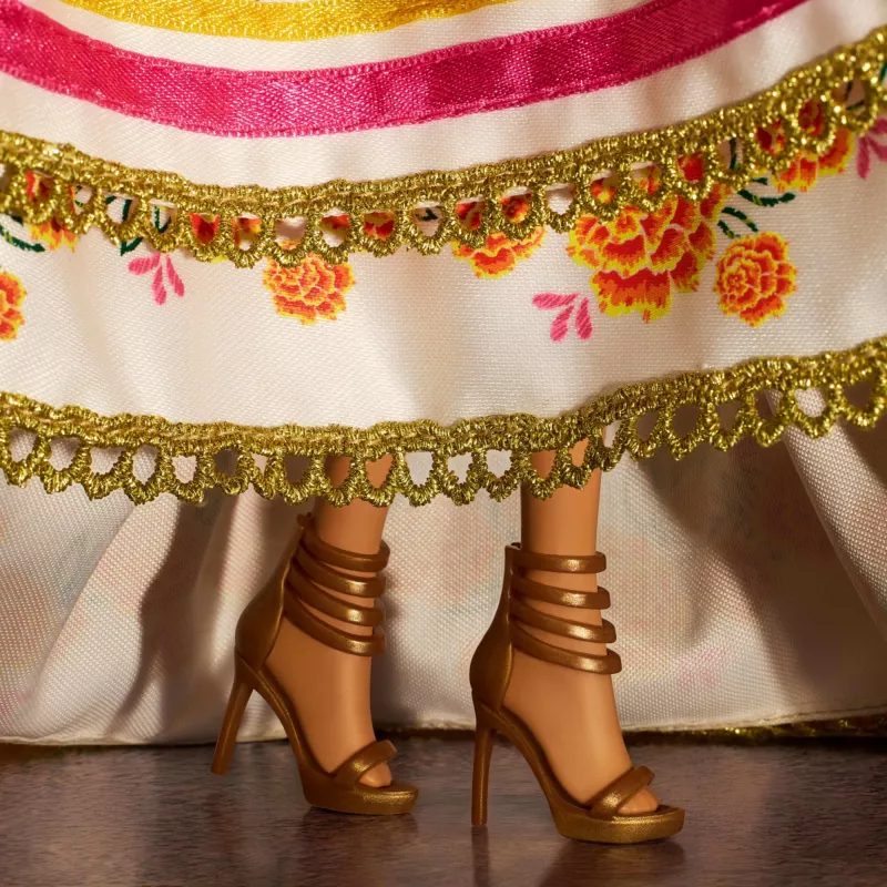 Muñeca coleccionable Barbie Signature Día De Muertos 2025 con vestido crema de volantes