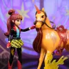 Unicorn Academy, Valentina & Cinder Power of Friendship Set, idea de regalo de Pascua, muñecas y juguete de unicornio, incluye silla transparente y 2 accesorios de poder