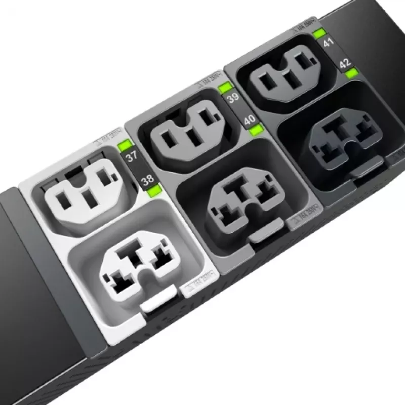 Rack PDU APC NetShelter Advanced Switched trifásico 43,5 kW (400 V 63 A) o 34,6 kW (415 V 60 A), 42 salidas, entrada IEC 60309