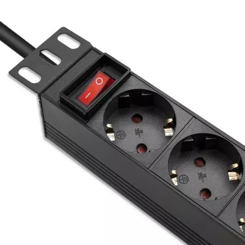 Regleta de enchufes QOLTEC 54603 — montaje en rack 1U, entrada 16A, 4 tomas de contacto de protección