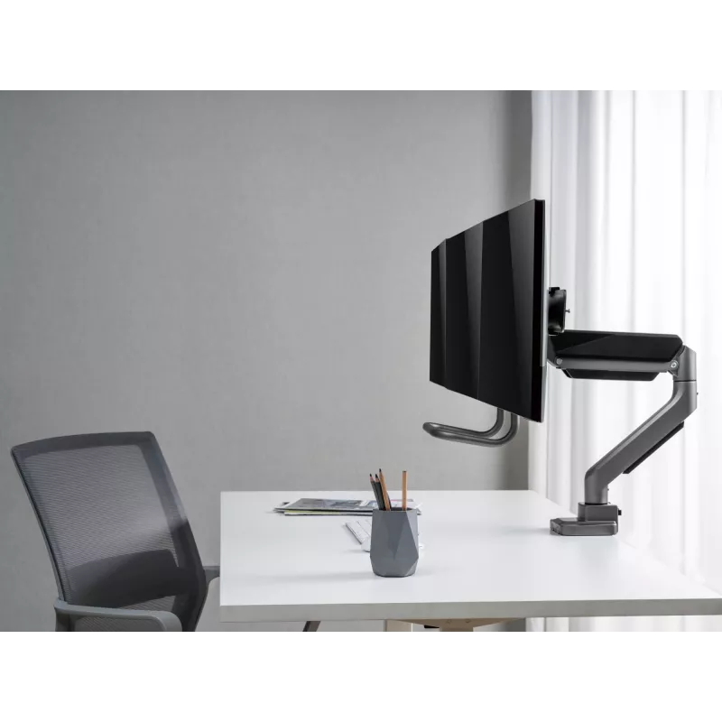Equip Soporte de mesa para triple monitor de 17