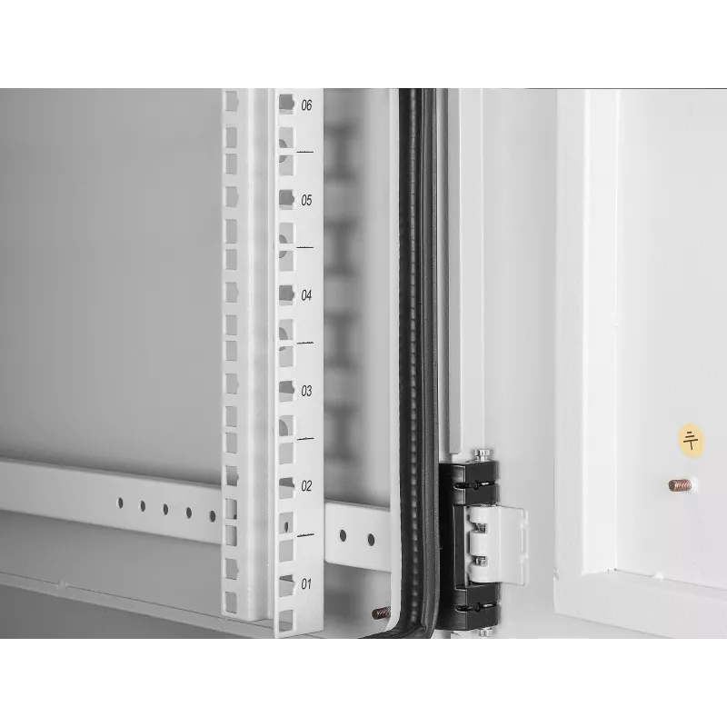 Intellinet 716093 armario mural industrial IP55 de 19 pulgadas con ventiladores integrados, 9U, 600 mm de profundidad, unidad de ventilación de dos ventiladores en el techo, resistente al polvo y al agua, montado, máx. 100 kg, con cerradura, gris claro RA