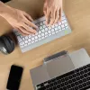 R-Go Tools Teclado ergonómico R-Go Compact Break, teclado compacto con software de pausas, AZERTY (FR), Bluetooth, blanco