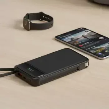 Batería externa MediaRange MRMA753 10.000 mAh LiPo con cables integrados, pantalla LCD, USB-C PD y Quick Charge, negra