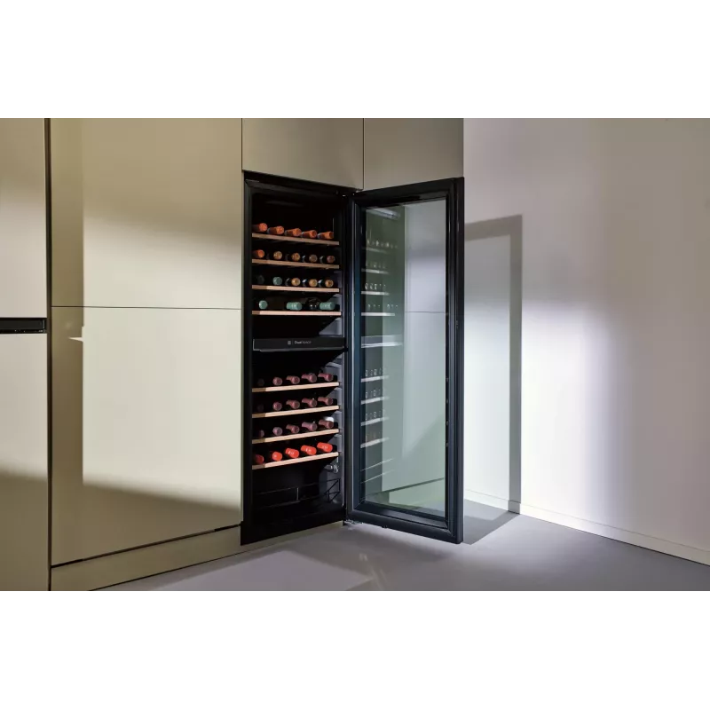 Vinoteca con compresor Candy CNWQ4G56G2 independiente negra 56 botellas