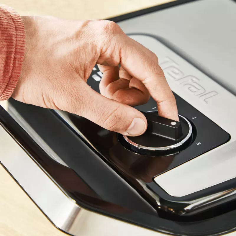 Parrilla de contacto Tefal Inicio Adjust GC272D10 con placas antiadherentes y temperatura ajustable