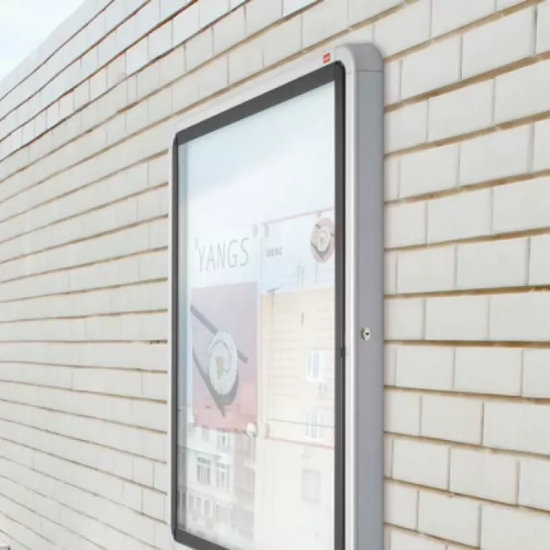 Tablón de anuncios magnético con cerradura Nobo Premium Plus Outdoor 6xA4