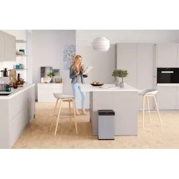 Papelera rectangular con tapa basculante L Hailo Big-Box