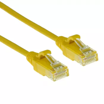 ACT Amarillo Cable de conexión slimline para centro de datos LSZH U/UTP CAT6 de 7 metros con protección de clip y conectores macho RJ45
