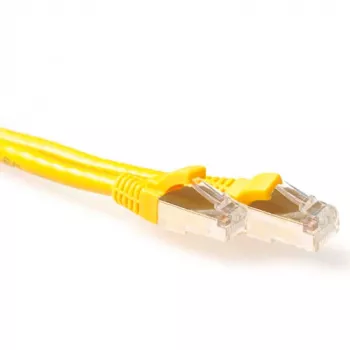 ACT Amarillo 0,5 metros cable de red SFTP CAT6A sin lengüeta con conectores macho RJ45
