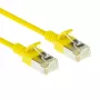 ACT amarillo 10 m LSZH U/FTP CAT6A cable de parcheo slimline para centro de datos con conectores macho RJ45 y protección antiacodamiento
