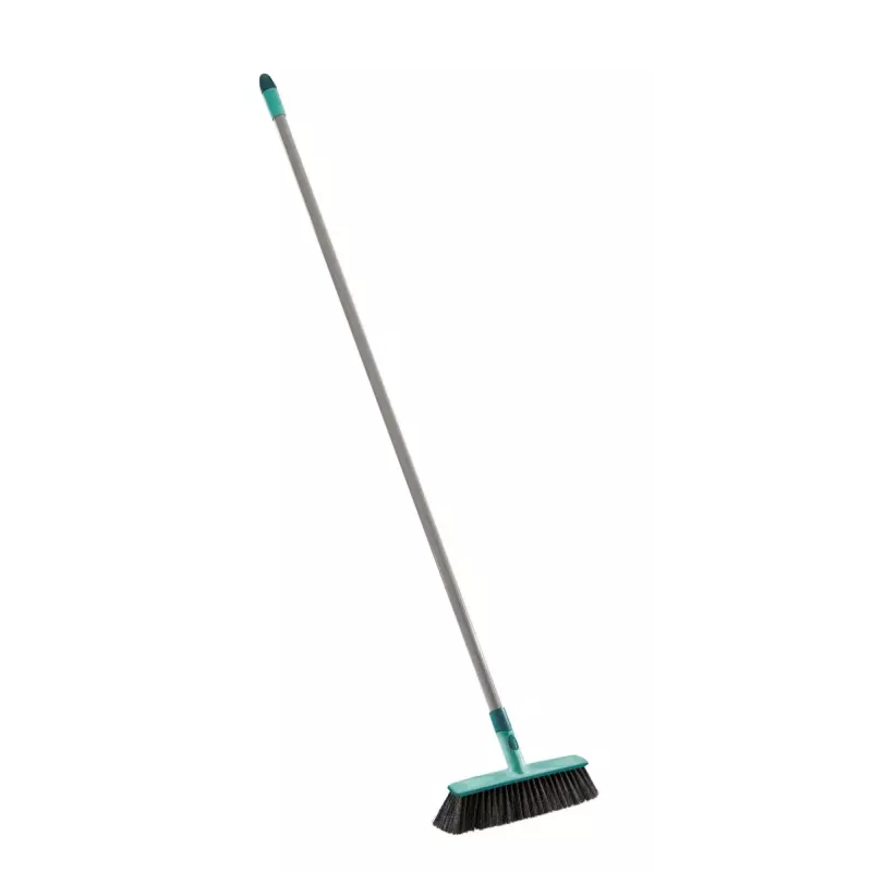 Escoba de cerdas suaves para interiores Leifheit 45032 – cerdas suaves para suelos delicados, mango ligero