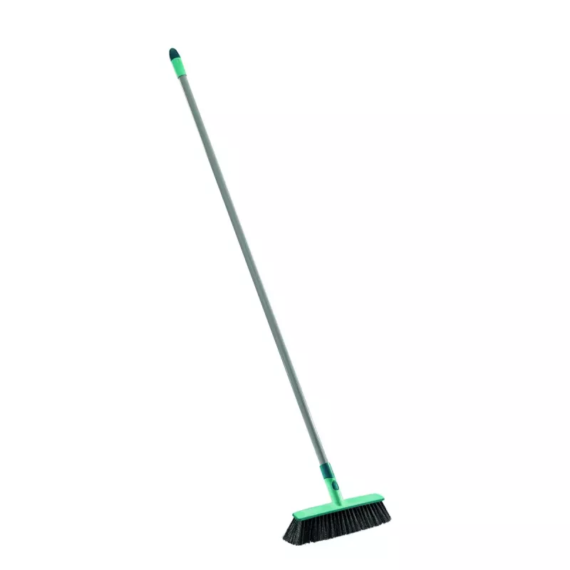 Escoba de cerdas suaves para interiores Leifheit 45032 – cerdas suaves para suelos delicados, mango ligero