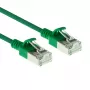 ACT verde cable de conexión Slimline U/FTP CAT6A LSZH para centro de datos de 0,5 m snagless con conectores RJ45