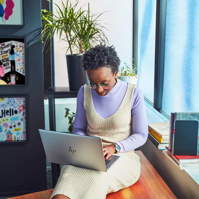 Estación de trabajo móvil HP ZBook Firefly G11 14 inch Intel Core Ultra 7 32 GB 1 TB Intel Graphics Windows 11 Pro