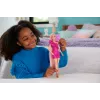 Muñeca Barbie Fun & Fancy con cabello rubio extra largo y multicolor y accesorios de estilismo