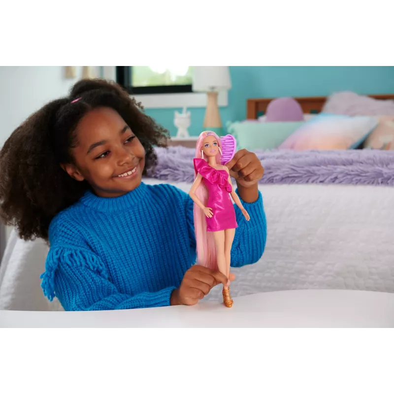 Muñeca Barbie Fun & Fancy con cabello rubio extra largo y multicolor y accesorios de estilismo