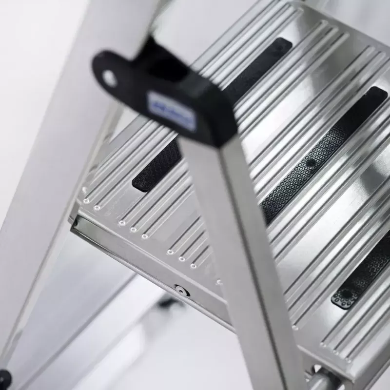 Escalera de peldaños de aluminio Krause Corda 5 peldaños, altura máxima 300 cm, capacidad de carga 150 kg, 4,1 kg