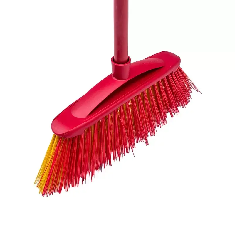 Escoba de exterior VILEDA modelo 128763, cerdas duras, tecnopolímero, roja