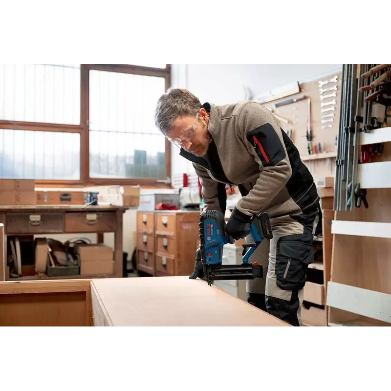 Bosch GNH 18V-50 M Professional Grapadora a batería