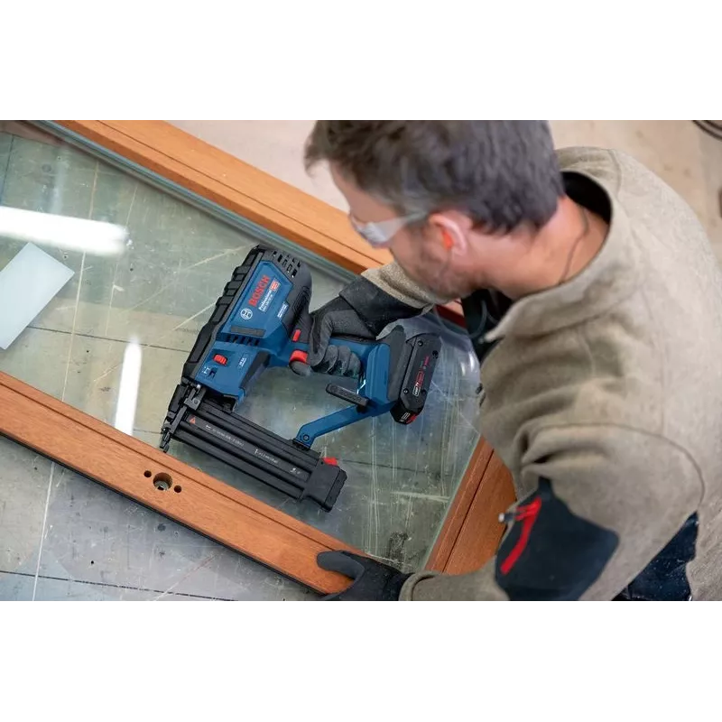 Bosch GNH 18V-50 M Professional Grapadora a batería