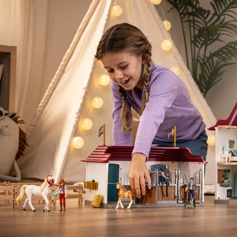 schleich HORSE CLUB Casa de campo y establo Lakeview, Casa, Caballos, 5 años, Multicolor