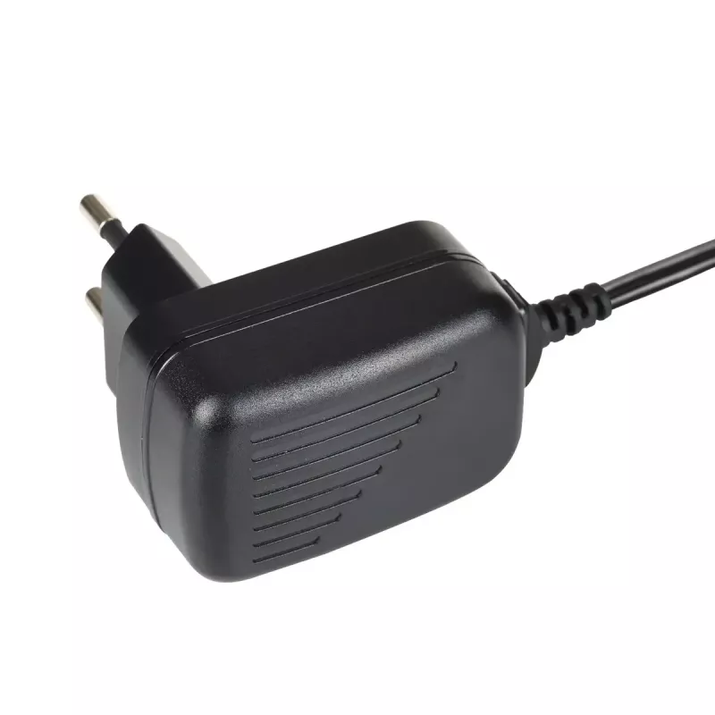 Fuente de alimentación universal Akyga AK-TB-22, 5 V, 2 A, 10 W, 5,5 x 2,1 mm, 1,5 m