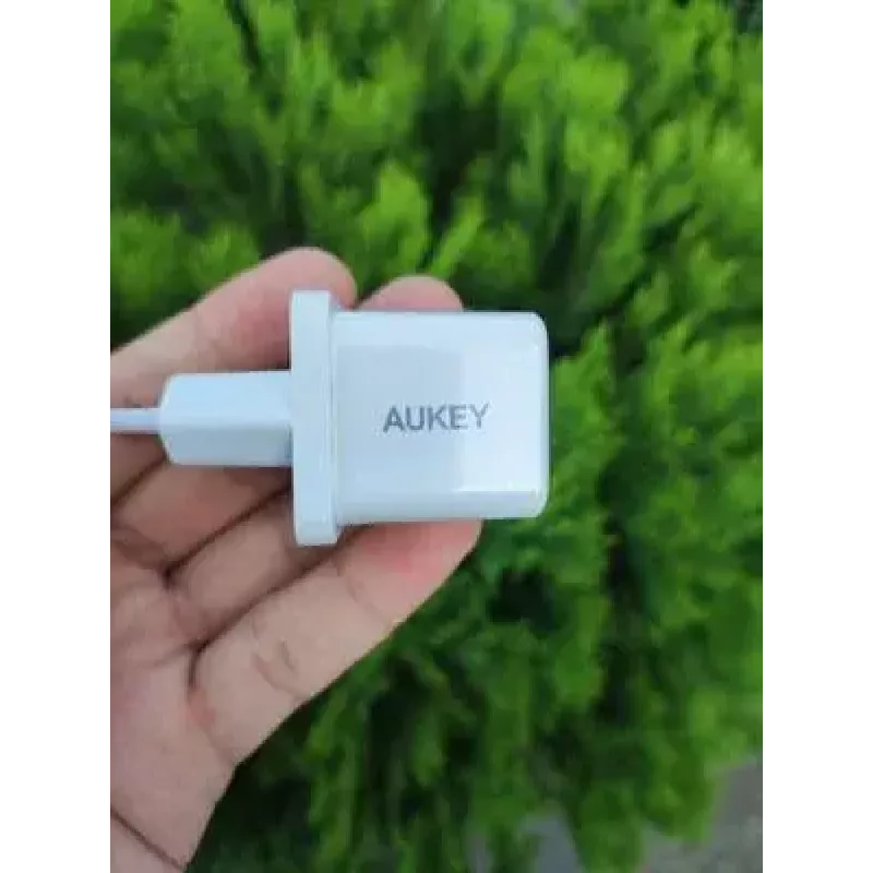 Minicargador USB-C Aukey PA-F5 20W PD — cargador rápido compacto 20W PD
