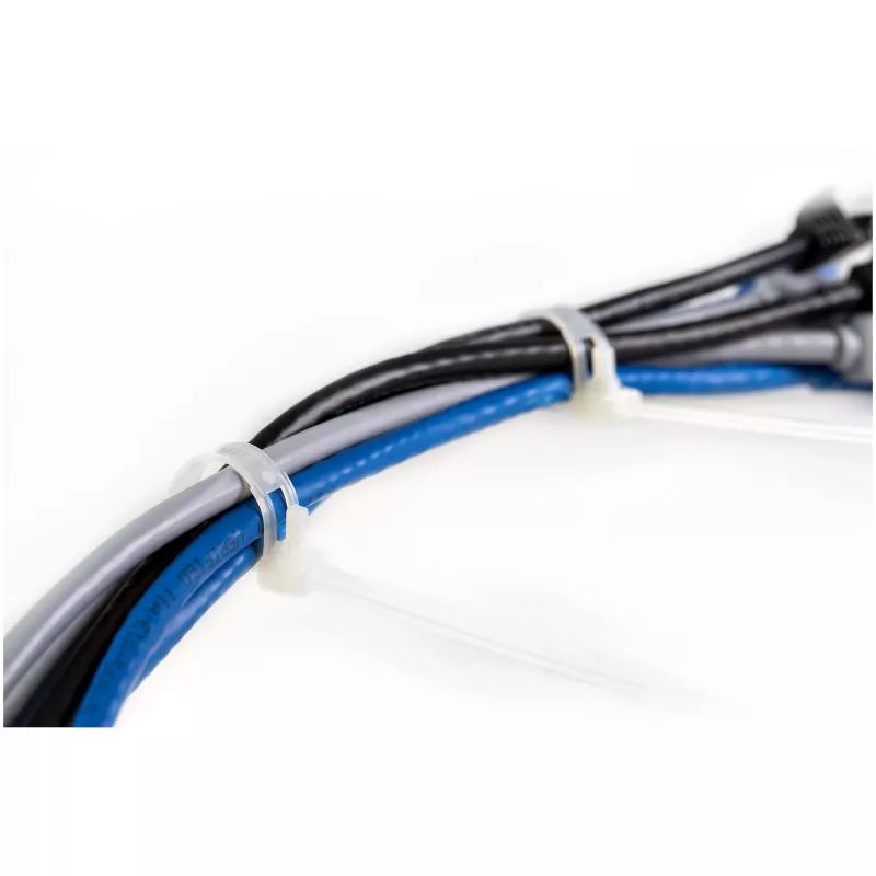 StarTech.com bridas reutilizables de 15 cm – 7 mm de ancho, 35 mm de diámetro de haz, 22 kg de resistencia a la tracción, bridas de nailon desmontables, interior/exterior, 94V-2/UL listado, 100 uds. – blanco