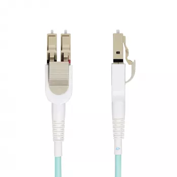 StarTech.com cable de fibra óptica conmutables LC a LC (UPC) OM4 de 5m (16.4ft) 50/125µm, 100G, cambio de polaridad sin herramientas, baja pérdida de inserción – cable jumper de fibra LSZH