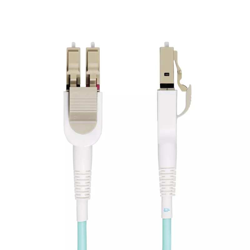 StarTech.com cable de fibra óptica conmutables LC a LC (UPC) OM4 de 5m (16.4ft) 50/125µm, 100G, cambio de polaridad sin herramientas, baja pérdida de inserción – cable jumper de fibra LSZH