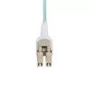 StarTech.com cable de fibra óptica conmutables LC a LC (UPC) OM4 de 5m (16.4ft) 50/125µm, 100G, cambio de polaridad sin herramientas, baja pérdida de inserción – cable jumper de fibra LSZH