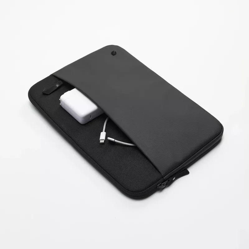 Incase A.R.C. Funda con ReSpun 100% poliéster reciclado para portátil de 14 pulgadas (M1-M4, 2021-2024)