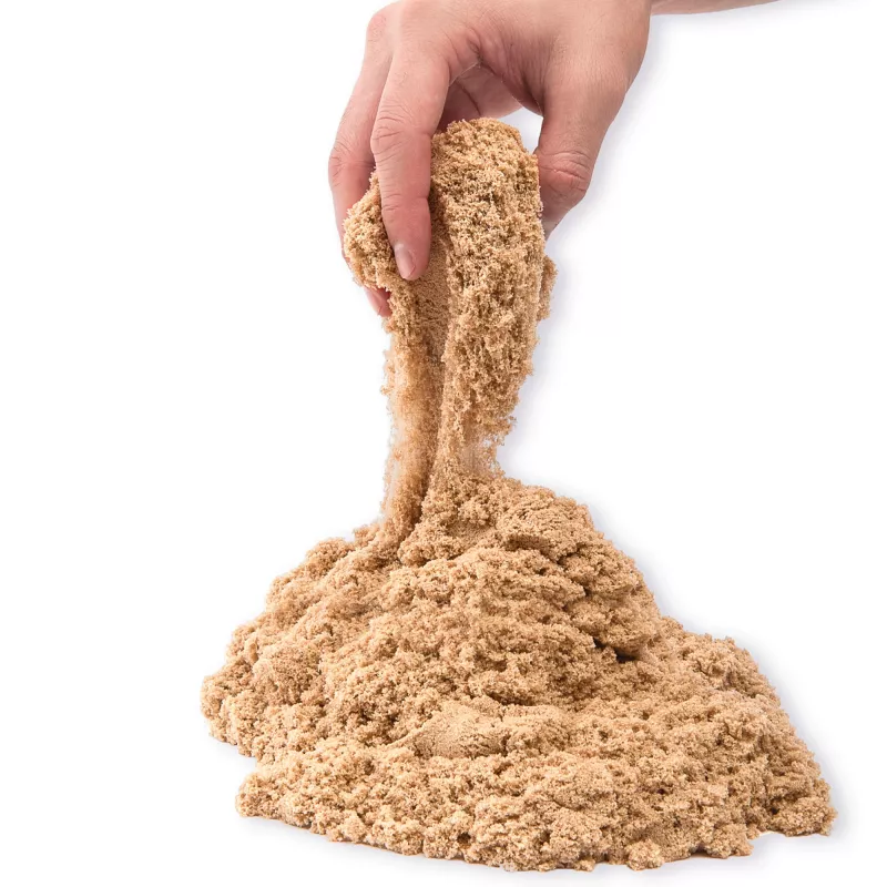 Kinetic Sand, 5,5 lbs (2,5 kg) arena de juego marrón natural para manualidades, arenero, Amazon Exclusive (el envase puede variar), juguetes sensoriales moldeables, a partir de 3 años