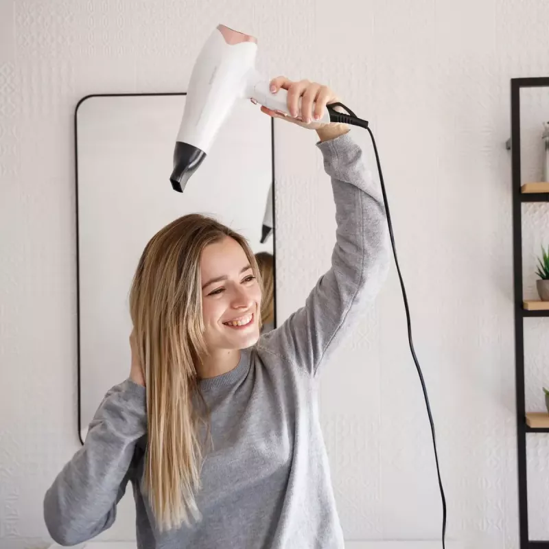 Secador de pelo Taurus STUDIO 2500 IONIC 2400 W blanco con función iónica, 3 niveles de calor, 2 velocidades, difusor y concentrador