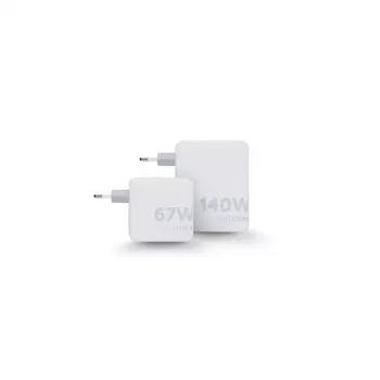 Cargador de viaje portátil GaN de 140W Xtorm XVC2140 con 3 conectores USB-C PD y cable USB-C de 2 m, blanco